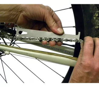 Przyrząd do pomiaru zużycia łańcucha.