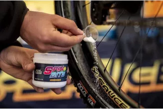 Dodatek uszczelniający do TUBELESS X-SAUCE SPIN BITS 150G MLEKO - 2